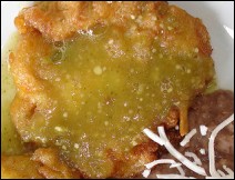 Tortitas de Pollo con Mole Verde Receta para Cuaresma