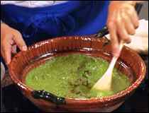 Tostadas con Mole Verde - Receta Oaxaque&ntilde;a