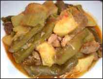 Puerco con Habas y Nopales en Chile Pasilla