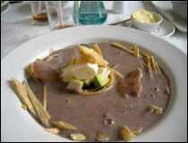 Sopa de Frijol con Cuadritos de Tortilla- Receta Tradicional