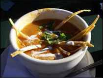 Sopa de Frijol y Tortilla- Receta Mexicana
