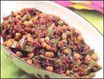 Chorizo y Nopales en Cazuela de Maíz