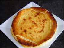 Torta de Queso en Chile Verde con Nopales