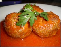 Tacos de Albóndigas de Pollo en Salsa de Guajillo 