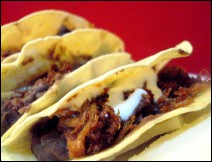 Tacos de Canasta de Frijol con Chilorio 