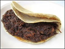 Tacos de Canasta de Mole con Pollo 