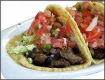 Tacos de Carne con Jitomate y Cebolla