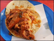 Tacos de Chicharrón en Salsa Roja