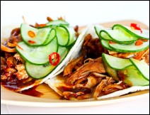 Tacos de Costillas de Cerdo en Chile Ancho 